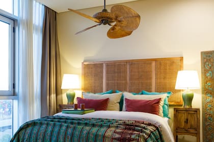 Ventilador 'Casablanca' color miel, con hojas de ratán artesanales (Desde Asia). Además de confort, una imagen que transporta.