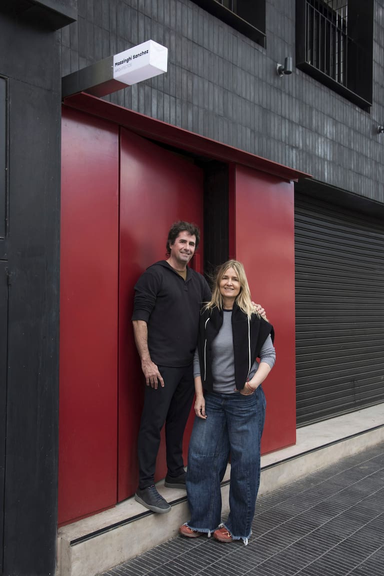LIVING Mazzinghi puerta roja
