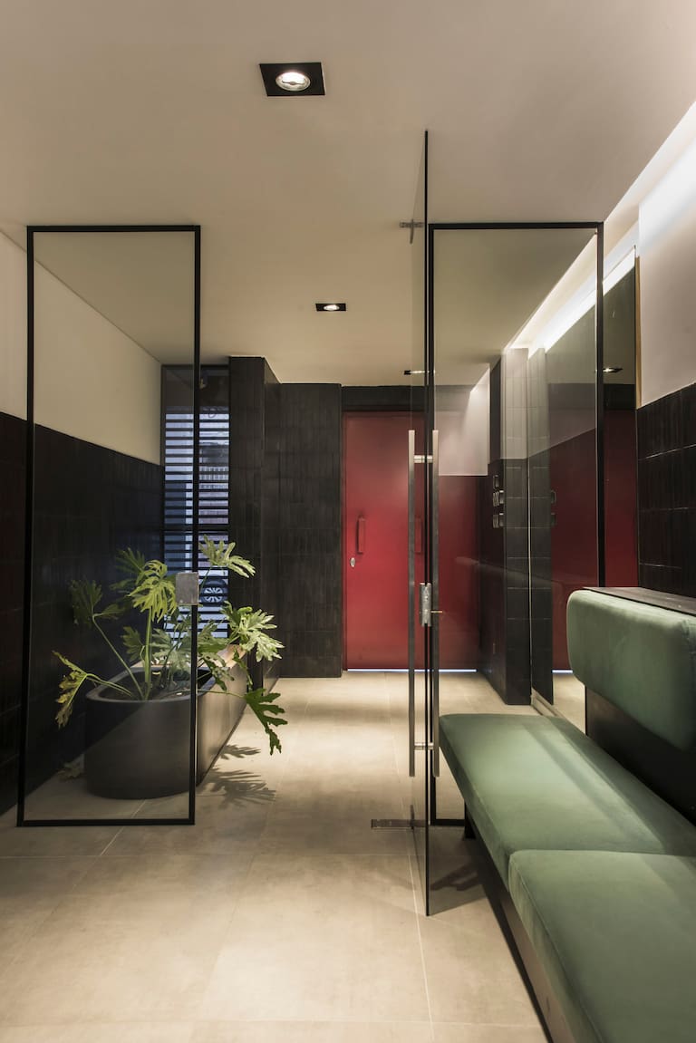 LIVING Mazzinghi puerta roja