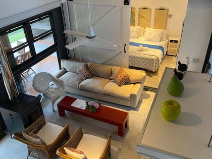 Living y habitación en Casas de Campo Calamuchita.