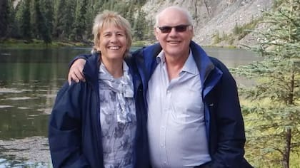 Liz Barlow y su marido Ivan Greenaway durante una de sus vacaciones