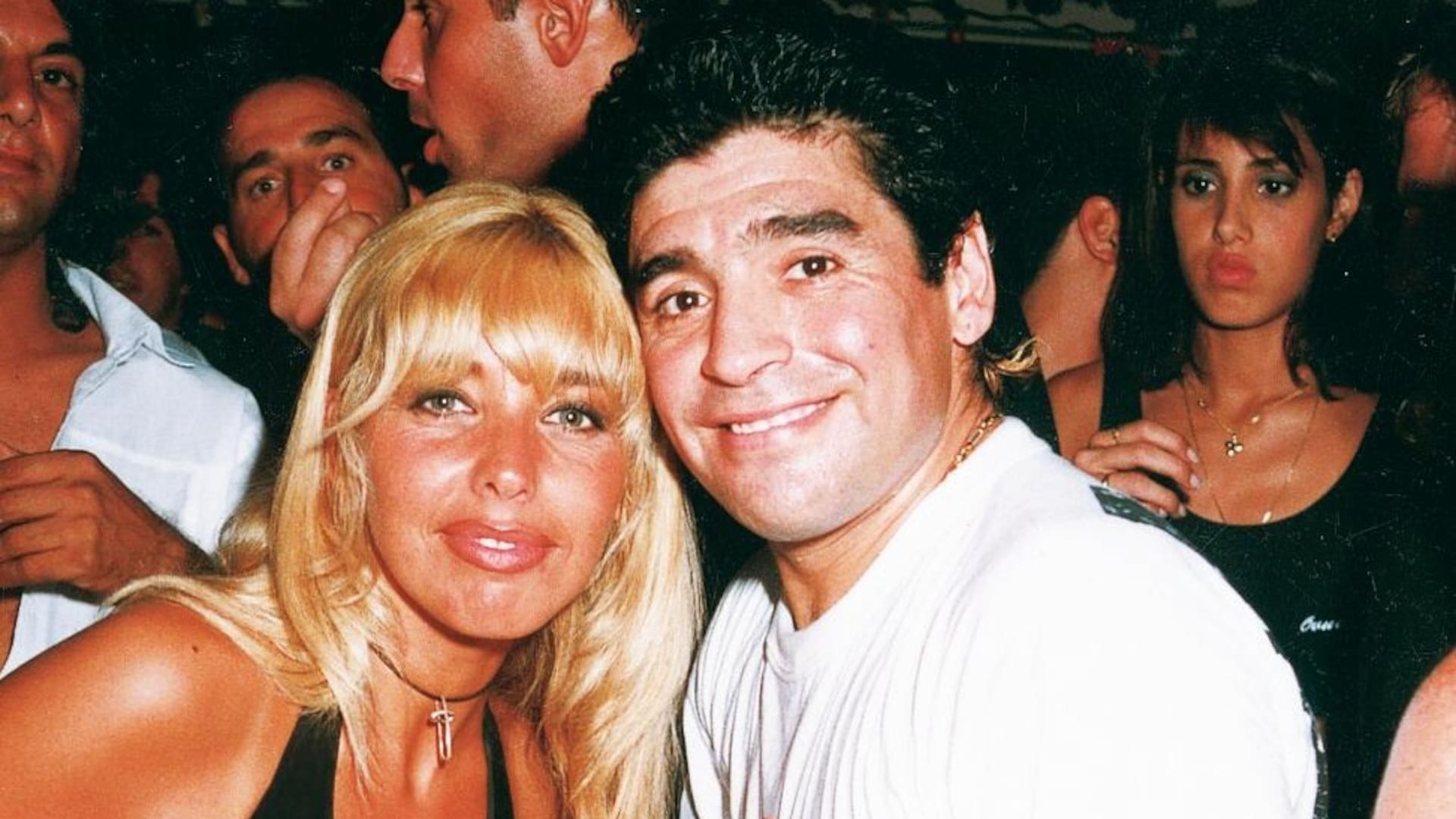 Liz Fassi Lavalle, anfitriona de Ski Ranch, junto a Diego Maradona.