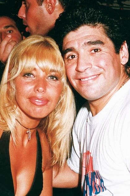 Liz Fassi Lavalle, anfitriona de Ski Ranch, junto a Diego Maradona.