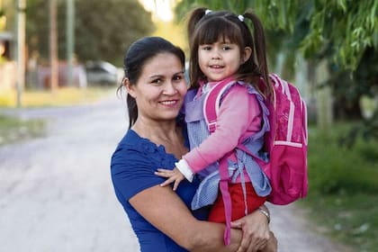 Liz Ozuna tiene 42 años y vive en Tristán Suárez; cobra la AUH por su hija Magalí, de tres