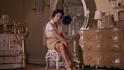 Liz Taylor en una escena de Un gato sobre el tejado de zinc caliente
