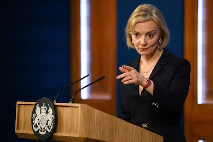 Liz Truss durante una conferencia de prensa en Downing Street, el 14 de octubre de 2022