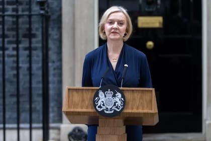 Liz Truss renunció después de 44 días al frente del gobierno británico