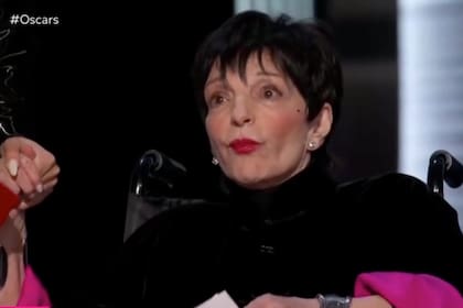 Liza Minelli apareció en el escenario de los Oscar 2022 en silla de ruedas (Foto: Captura de TV)