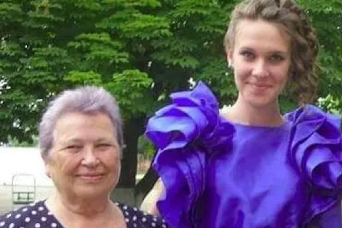 Liza Vovchenko y su abuela Rita, en 2012