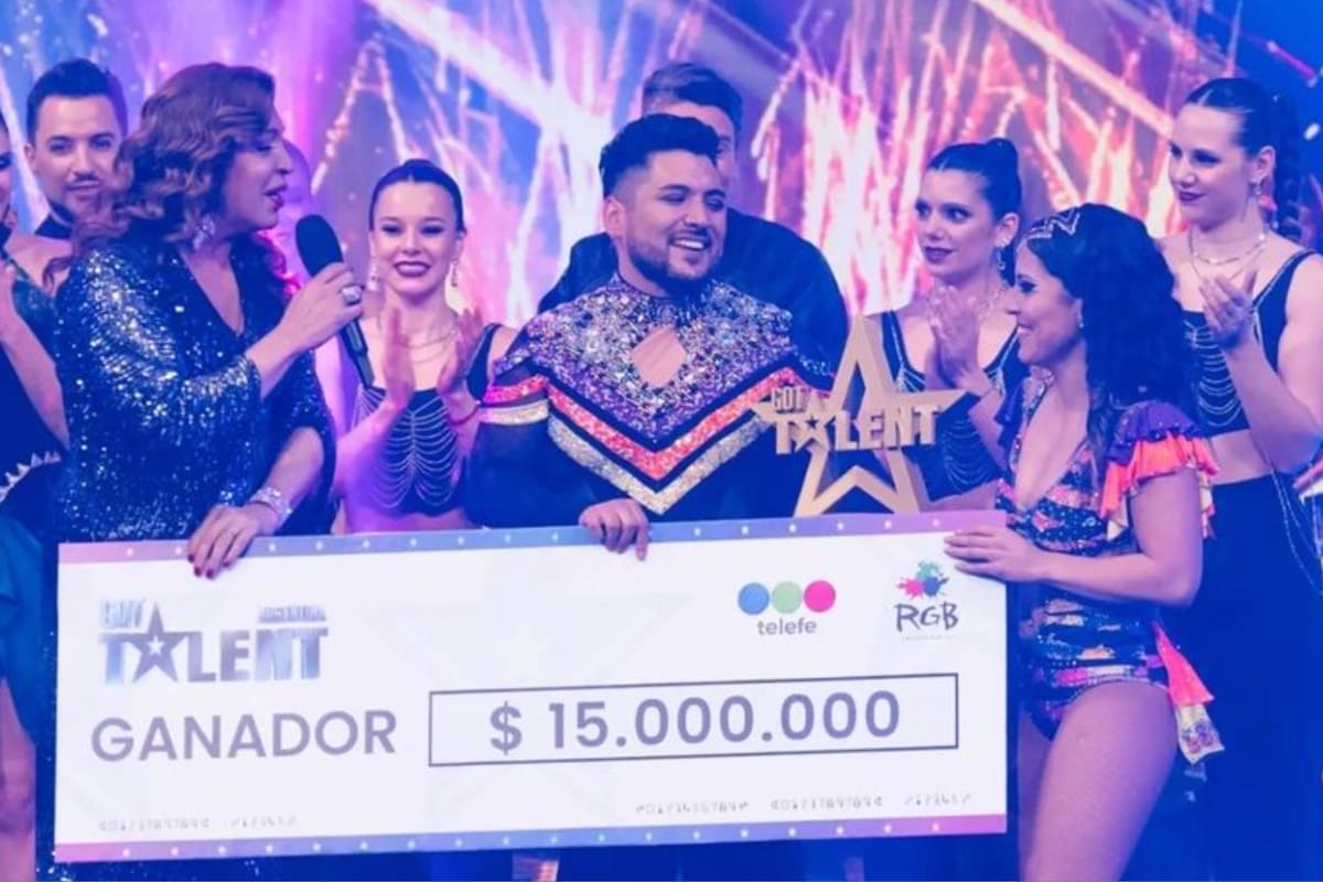 Lizy Tagliani les entregó el cheque a los ganadores (Foto: Instagram/@lizytagliani)