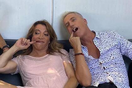 Lizy Tagliani y Marley, jugando para la cámara antes del programa.