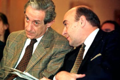 Juan Llach y Domingo Cavallo, en la inauguración del acto del 22º aniversario de la Fundación Mediterránea, en 1999