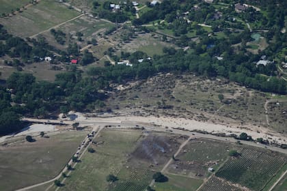 Llamadas al 911 revelan súplicas desesperadas y trágicos desenlaces durante inundación en Texas