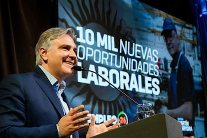 Llaryora en el lanzamiento del plan de empleo.