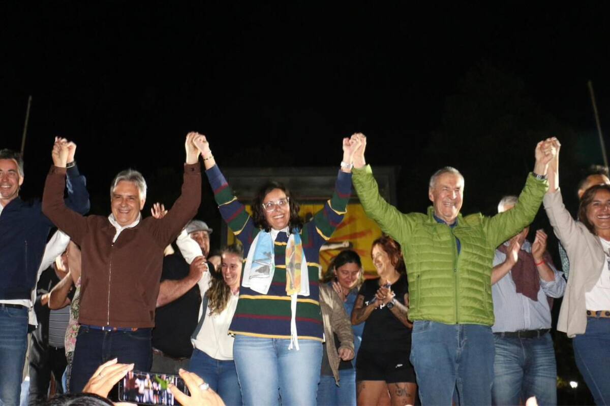 Llaryora y Schiaretti en los festejos con Gina Grazziano en Reducción.