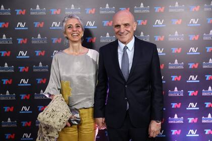 Llega Jose Luis Espert con su esposa al debate en TN