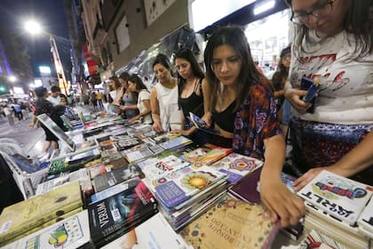 Llega una nueva edición de La Noche de las librerías a la avenida Corrientes