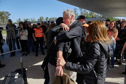 Llegada del segundo vuelo de Aerolíneas Argentinas con los ciudadanos repatriados de Israel