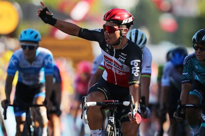 Caleb Ewan se quedó con el triunfo parcial, por una rueda