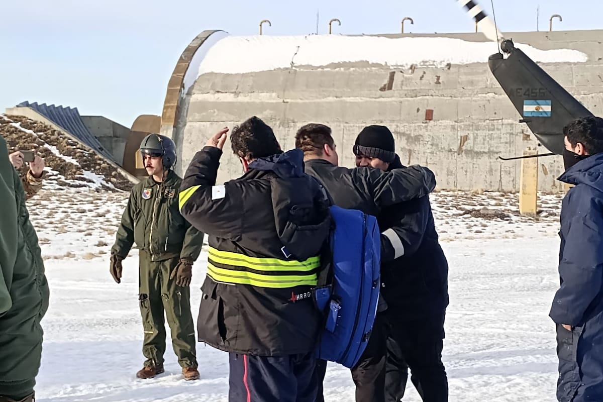 Llegan los trabajadores que estaban aislados en una salina en la estancia Dos Lagunas, Santa Cruz.