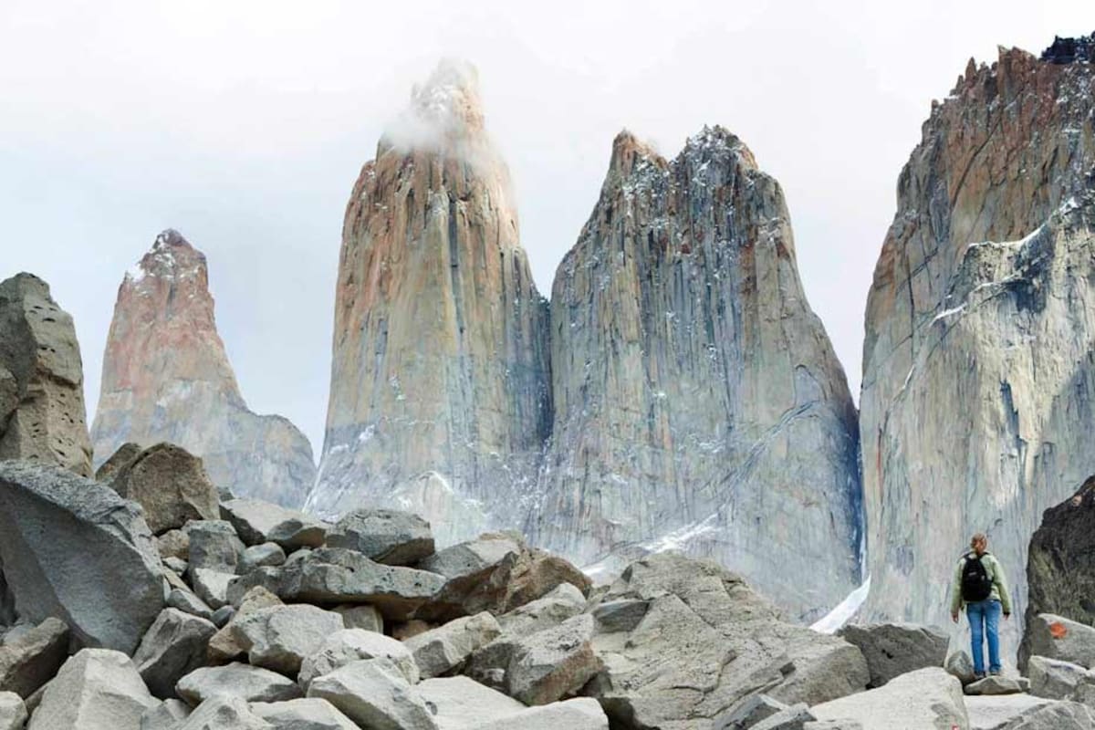 Llegando a la base de las imponentes Torres del Paine