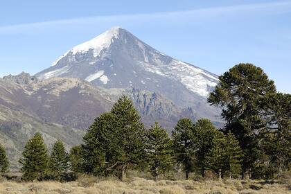 Llegar al refugio BIM (Batallón de Infantería Militar) del volcán Lanín demanda entre 4 y 5 horas.