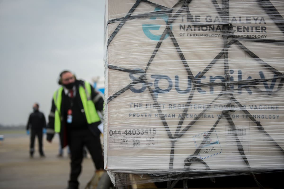 Llegaron 550.000 dosis de Sputnik V, componente 2