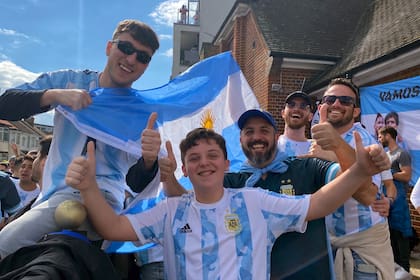 Llegaron argentinos desde distintas partes del mundo para alentar a la Selección