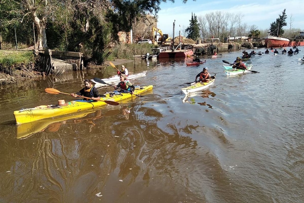 Llegó a Buenos Aires la caravana de kayaks que reclama se trate la Ley de Humedales en el Congreso