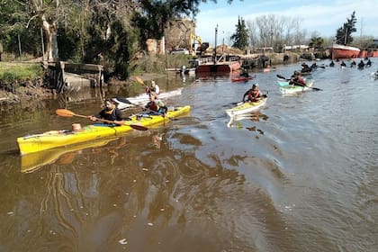 Llegó a Buenos Aires la caravana de kayaks que reclama se trate la Ley de Humedales en el Congreso