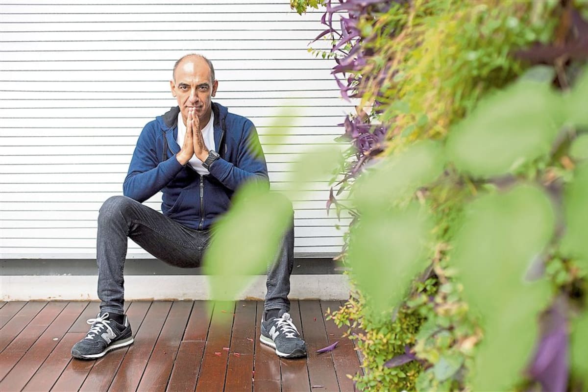 Lleva nueve años haciendo el megasuceso Toc toc y vuelve a su origen con El equilibrista, una elogiada obra off