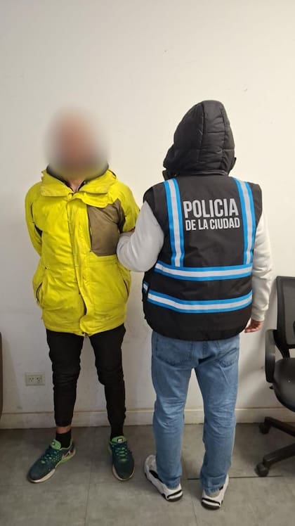 Llevaba un año prófugo y cayó por un tatuaje