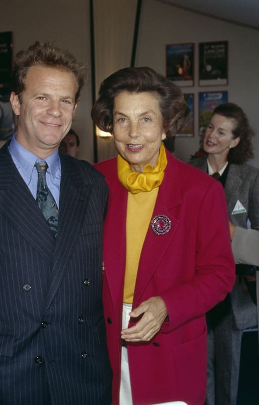 LLiliane Bettencourt y el fotógrafo François-Marie Banier, en la ceremonia de los Trophées 1992, realizada en el club de golf de Saint-Nom-la-Bretèche. (Foto: Eric Robert / Sygma / Getty Images)