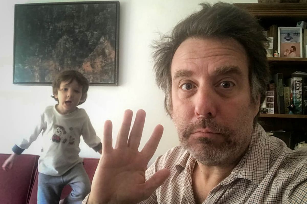 Llinás junto a su hijo, de cuarentena y celebrando el fenómeno de su película La flor