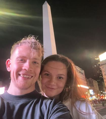Lloyd visitó el Obelisco y aclaró que en Buenos Aires se vive "más seguro" que en Nueva York