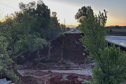 Lluvias intensas rompen récords y destruyen carretera en zona rural de Oklahoma