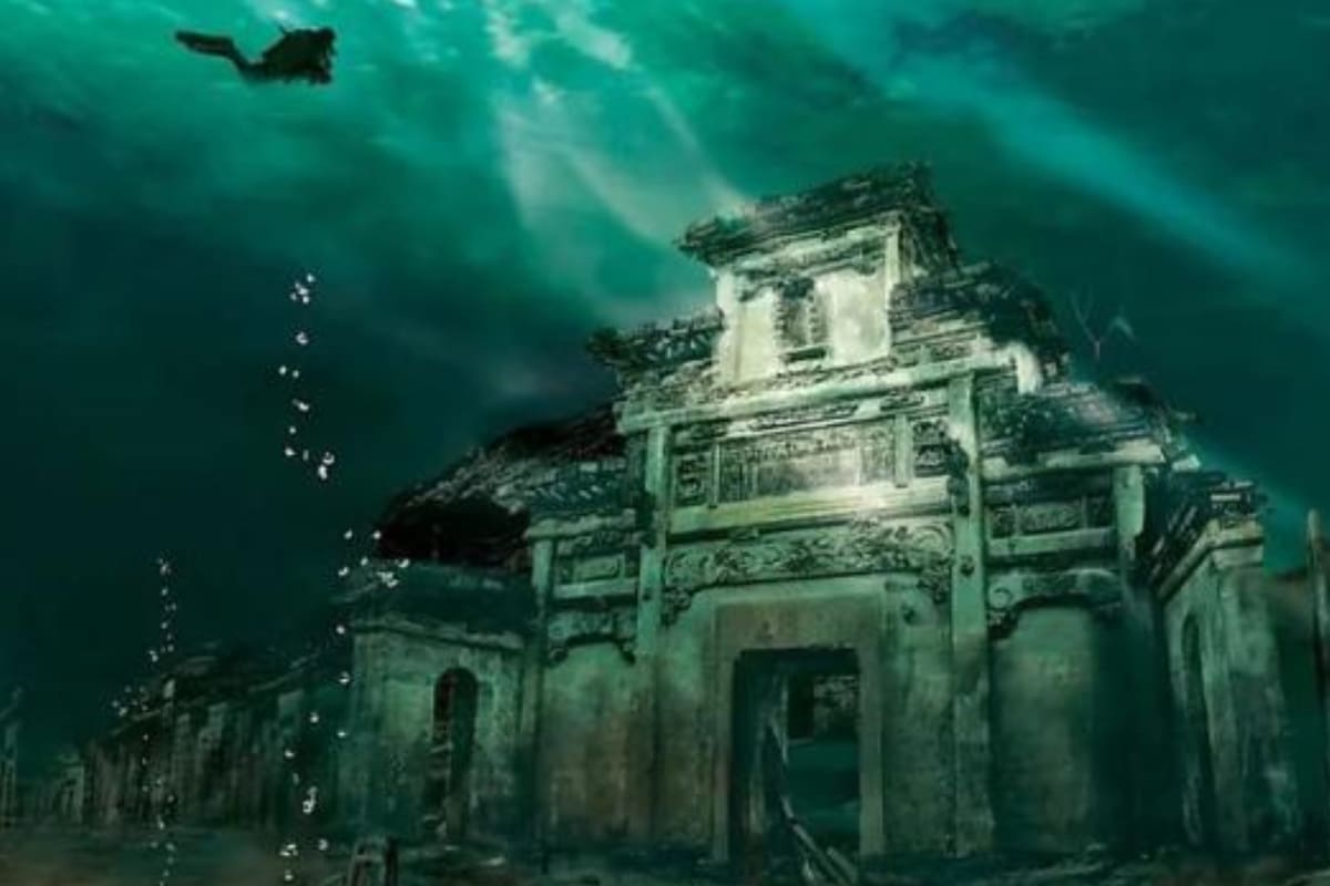 Lo curioso es que la ciudad fue llevada a las profundidades intencionalmente