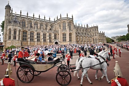 Lo duques de Cambridge acompañaron a Camilla y al príncipe Carlos en el carruaje.