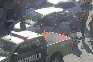 Sufrió un coma insulínico mientras hacía compras y una patrulla actuó a contrarreloj para salvarle la vida