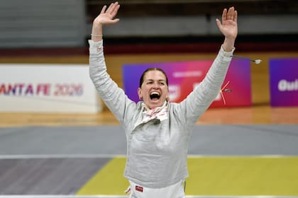 Lo festejó como una novata: a los 41 años, Belén Pérez Maurice está de nuevo en el equipo de sable