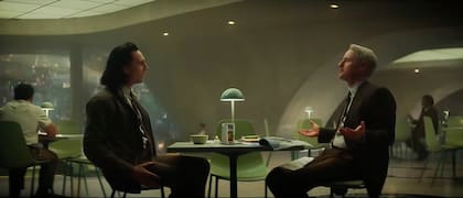 "Lo importante no es a dónde huye Loki sino a cuándo", anticipa, misterioso, Hiddleston