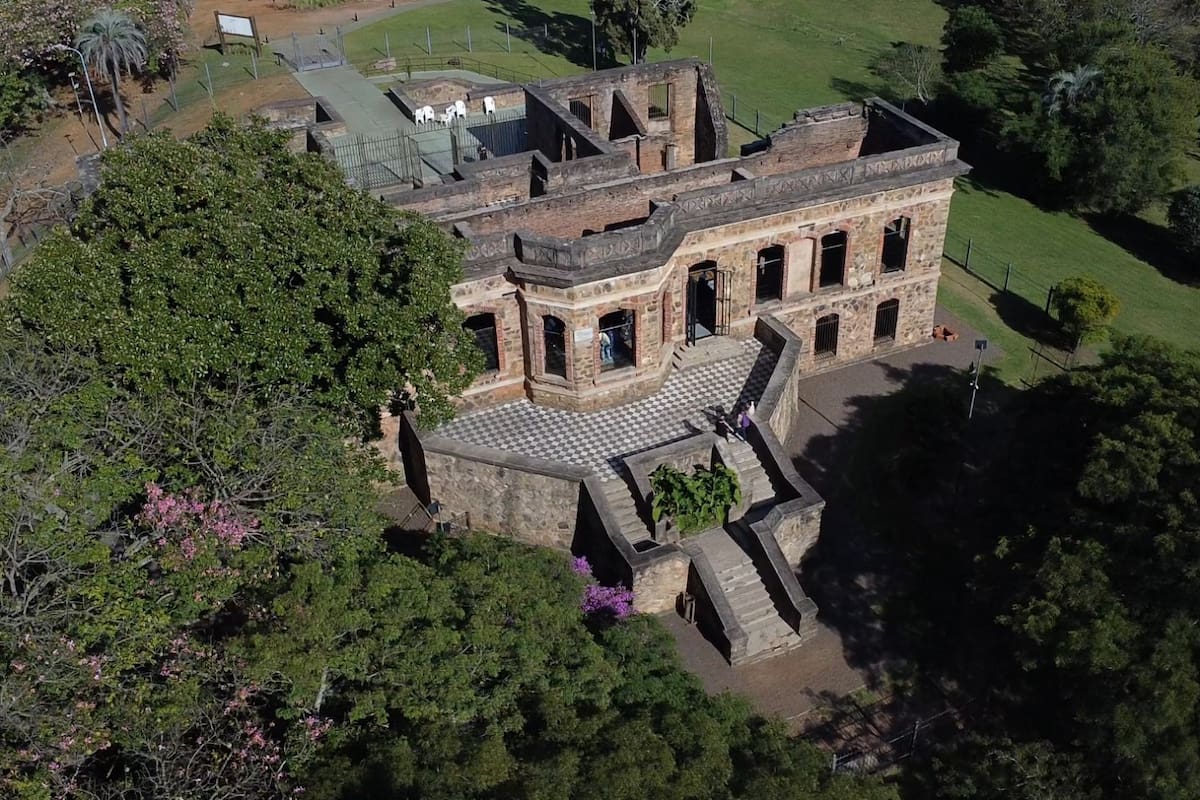 "Lo interesante es que Saint-Exupéry convirtió una experiencia real en materia literaria, y esa convivencia tan particular entre las jóvenes y la naturaleza fue, sin dudas, parte de la historia que se llevó consigo”, explica Silvina Molina, jefa del Parque San Carlos