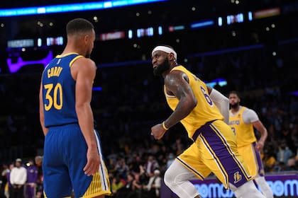 Lo más atractivo que puede presentar hoy por hoy la NBA en cuanto a duelos individuales: Stephen Curry vs. LeBron James, en Golden State Warriors y Los Angeles Lakers.