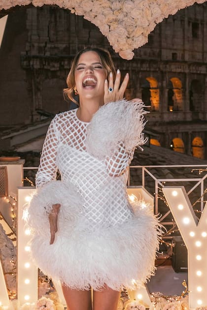 “Lo más lindo es que la idea de renovar los votos fue de mi marido”, cuenta Camila sobre la romántica sorpresa que Juan Carlos le preparó frente al Coliseo de Roma durante un viaje por la Alta Moda de Dolce & Gabbana