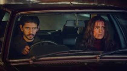 Lo mejor de la serie se juega en el vínculo de Helen y Sam gracias a la excelente química de Knightley y Whishaw.