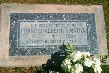 Lo mejor está por llegar, proclama la lápida de Frank Sinatra en Cathedral City.