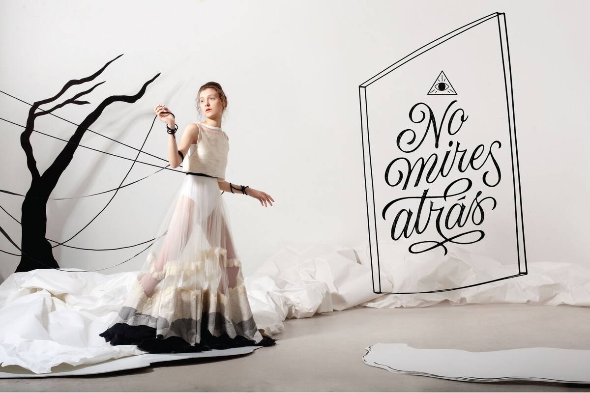 Lo nuevo te espera adelante. No te detengas ni te quedes presa de lo que ya fue.