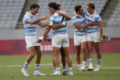 Lo primero es la familia: así se sienten los Pumas 7s, por lo que la felicidad, compartida entre "parientes", se multiplica; juntos consiguieron la primera medalla para la Argentina en los Juegos Olímpicos Tokio 2020 y la primera del rugby nacional en su historia.