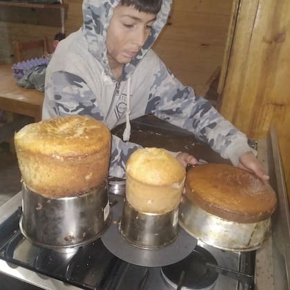 Lo primero que aprendió fue a hacer bizcochuelos con su abuelo, como un pasatiempo
