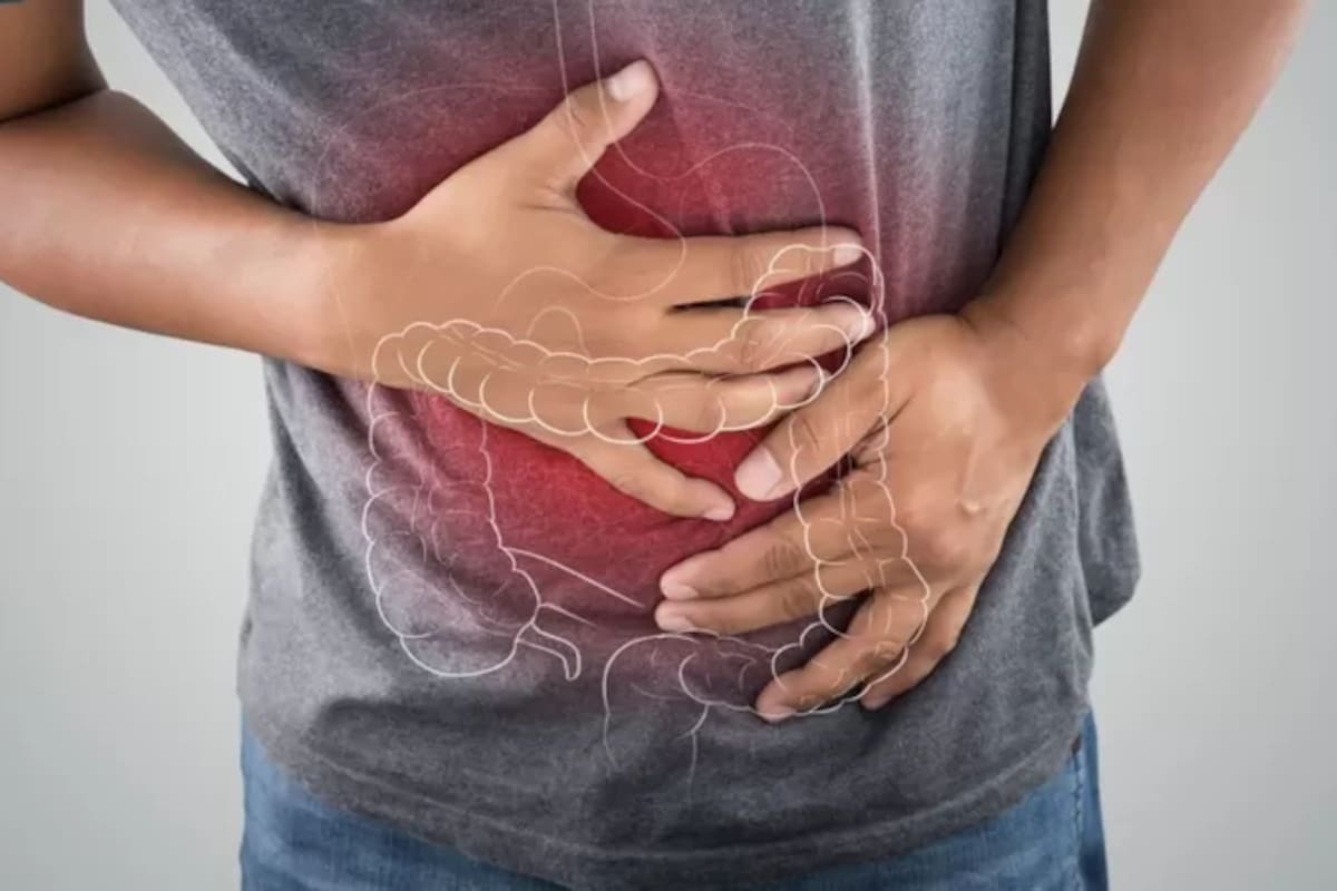 Lo primero que recomiendan los expertos es asegurarse de que la persona está bien hidratada, especialmente cuando se trata de niños y ancianos